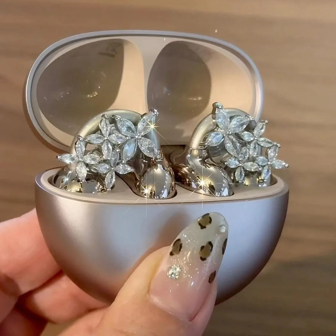 LustraClip™ Earbud Jewels Accessory