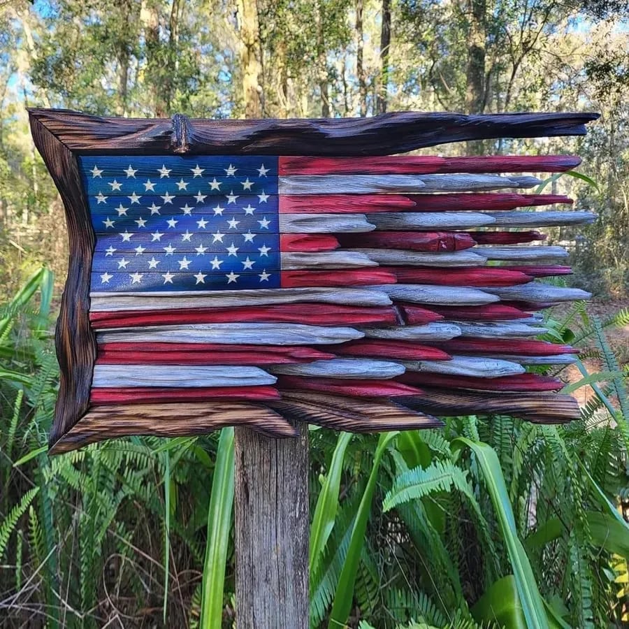 HonorCraft Wooden American Flag - VERRANOO