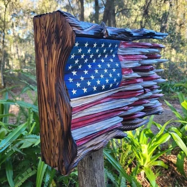 HonorCraft Wooden American Flag - VERRANOO