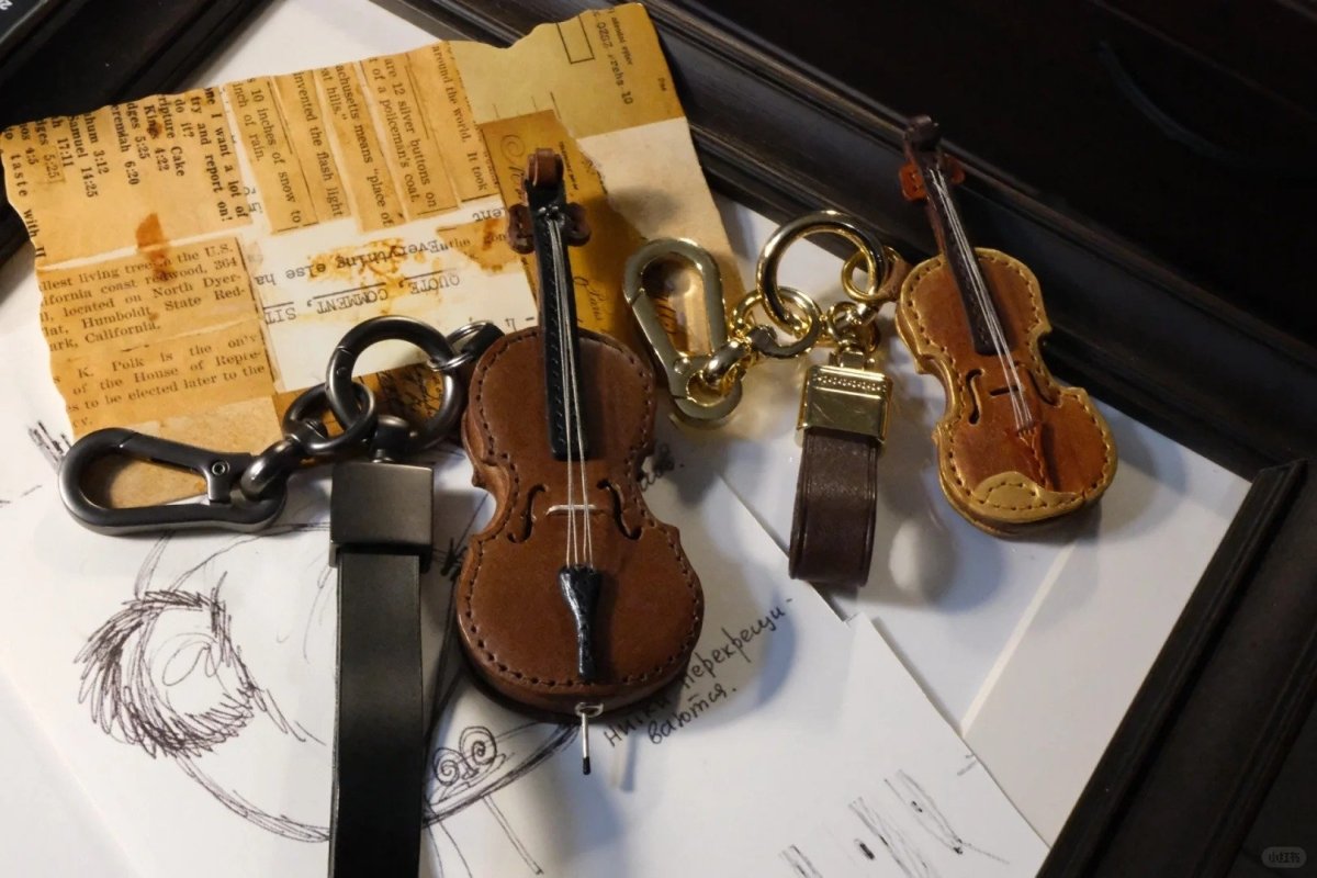 MelodyKey – Crafted Leather Violin &amp; Cello Keychain🎻 - VERRANOO