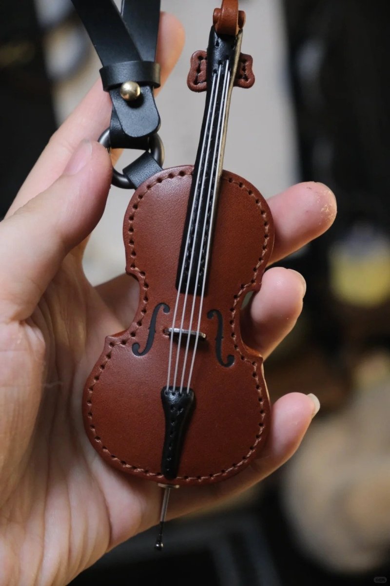 MelodyKey – Crafted Leather Violin &amp; Cello Keychain🎻 - VERRANOO