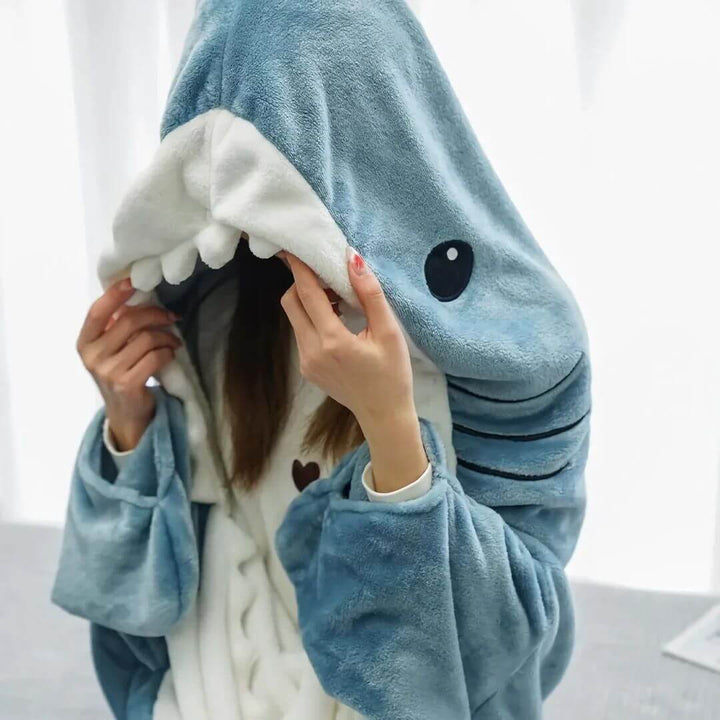 SnuggleShark Cozy Wearable Blanket - VERRANOO