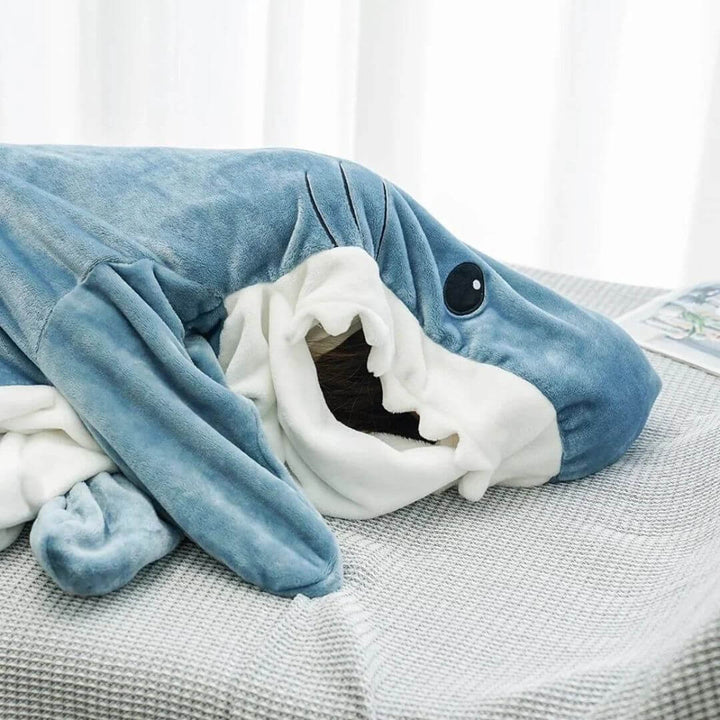 SnuggleShark Cozy Wearable Blanket - VERRANOO