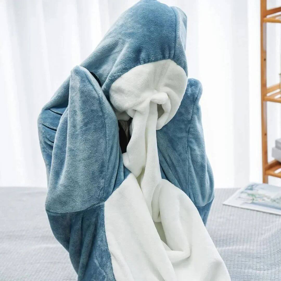 SnuggleShark Cozy Wearable Blanket - VERRANOO