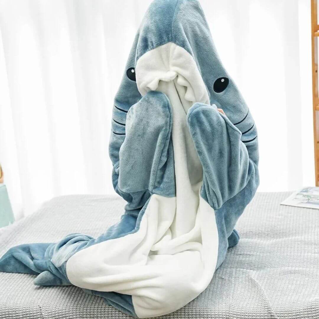 SnuggleShark Cozy Wearable Blanket - VERRANOO