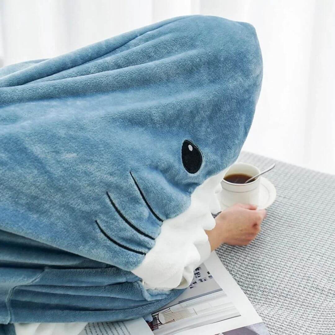 SnuggleShark Cozy Wearable Blanket - VERRANOO